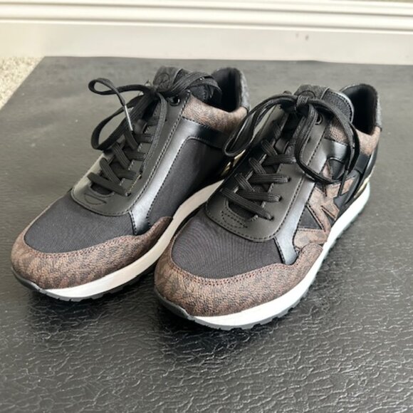 Michael Kors Maddy Trainer - Picture 2 of 7